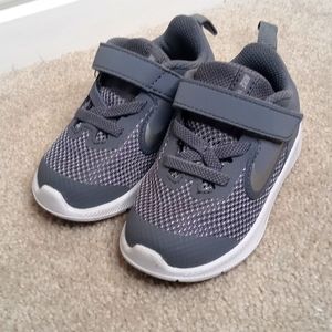 Nike Toddler Sneakers, S: 5c, C:Gray/ White